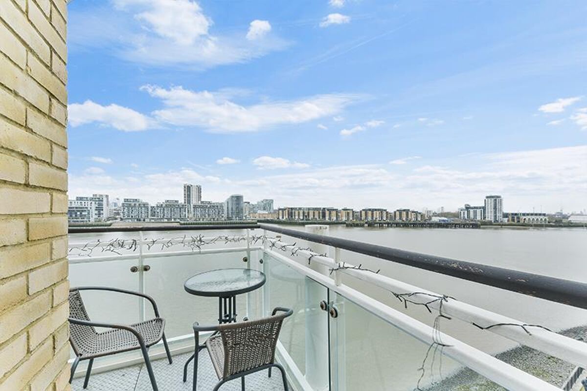 flat to rent in St. Davids Square, London, E14 CWQ012319237 Knight