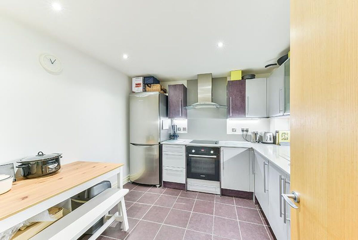 flat to rent in St. Davids Square, London, E14 CWQ012319237 Knight