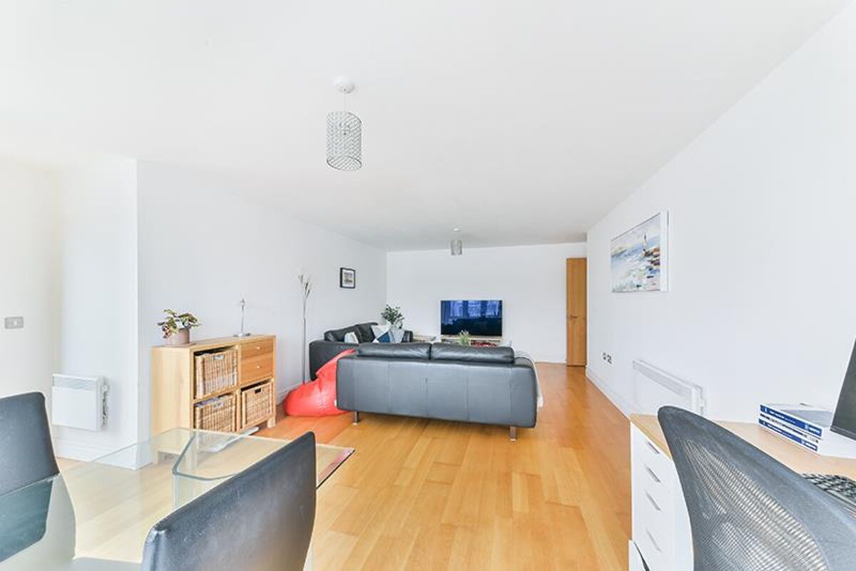 flat to rent in St. Davids Square, London, E14 CWQ012319237 Knight