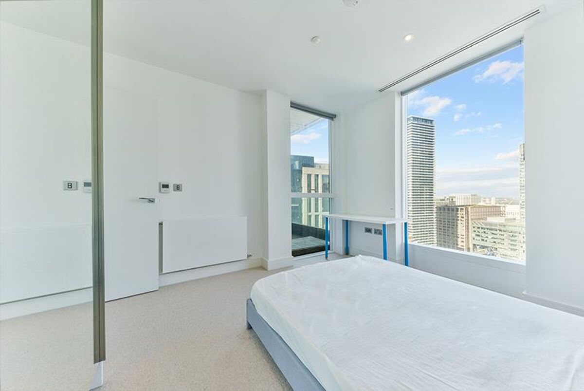 flat to rent in Maine Tower, 9 Harbour Way, London, E14 CWQ012323167