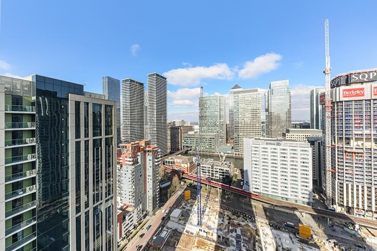 flat to rent in Maine Tower, 9 Harbour Way, London, E14 CWQ012323167