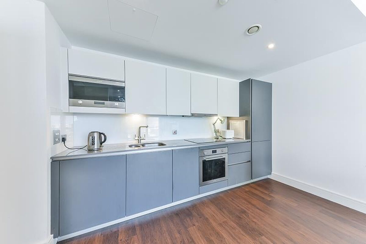 flat to rent in Maine Tower, 9 Harbour Way, London, E14 CWQ012323167