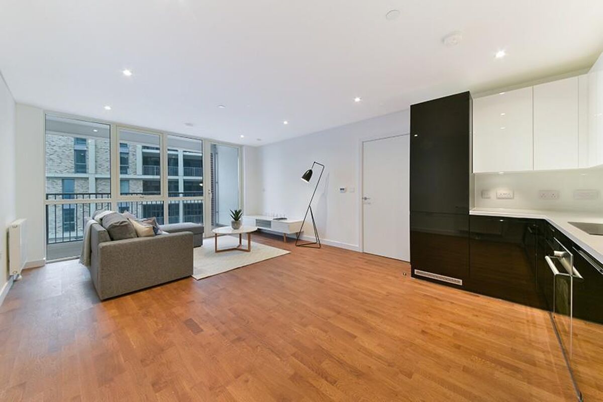 flat to rent in Discovery Tower, Terry Spinks Place, Canning Town