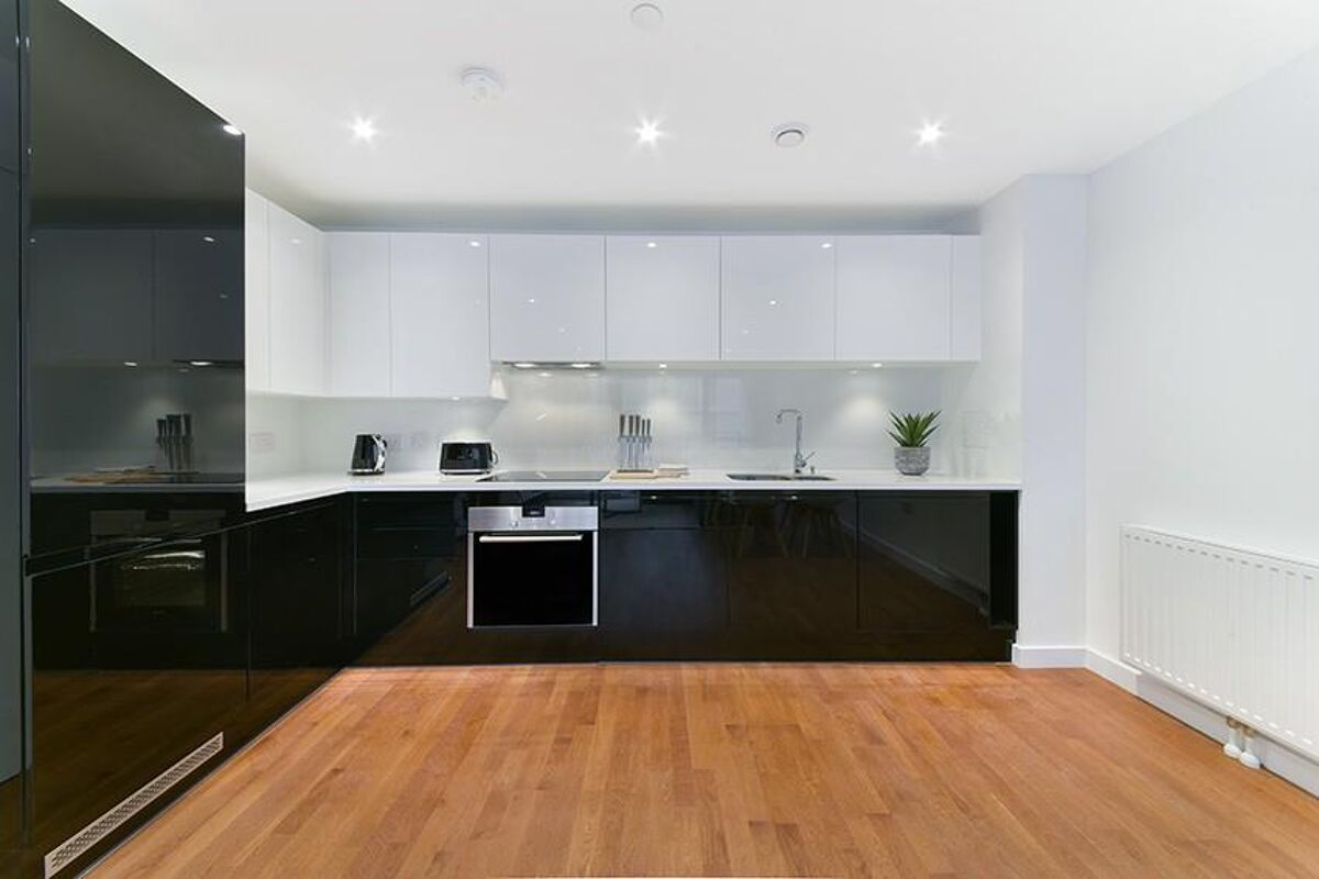 flat to rent in Discovery Tower, Terry Spinks Place, Canning Town