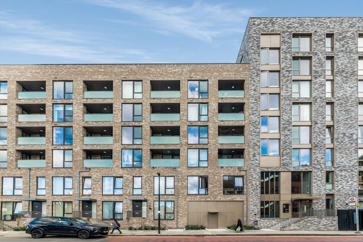 Flat to rent in Peppercorn Court, Blair Street, London, E14