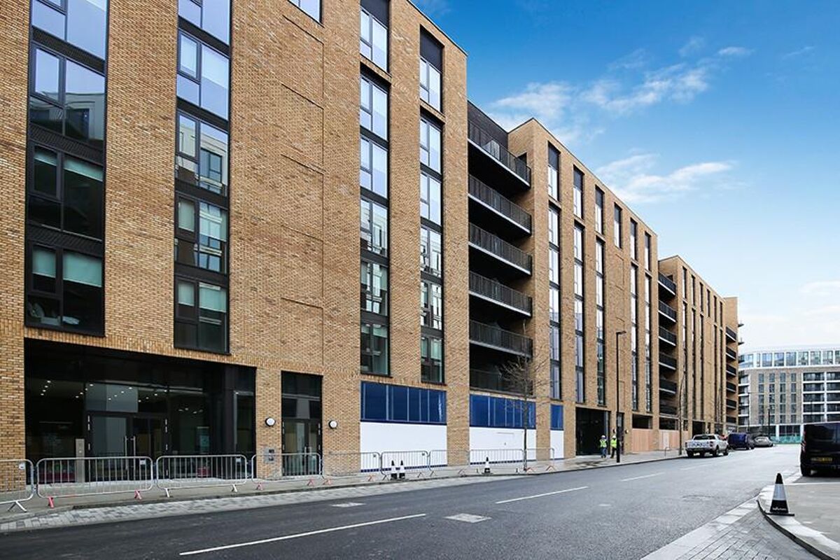 flat to rent in Masthead House, Royal Crest Avenue, Royal Docks, London