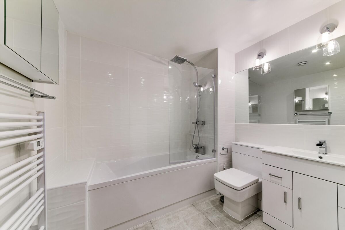 flat to rent in Pierhead Lock, Manchester Road, London, E14