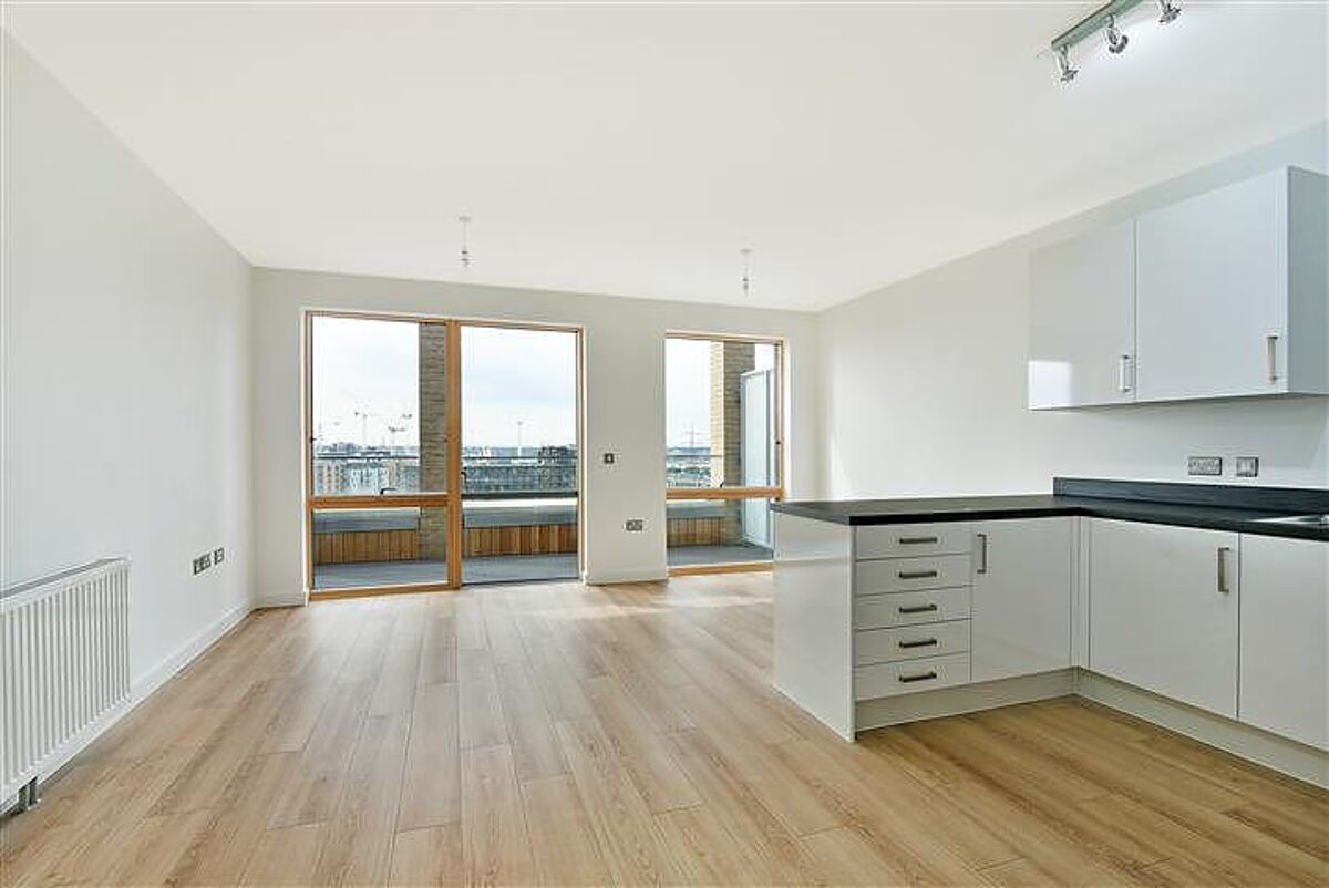 flat to rent in Eddington Court, Silvertown Square, Canning Town