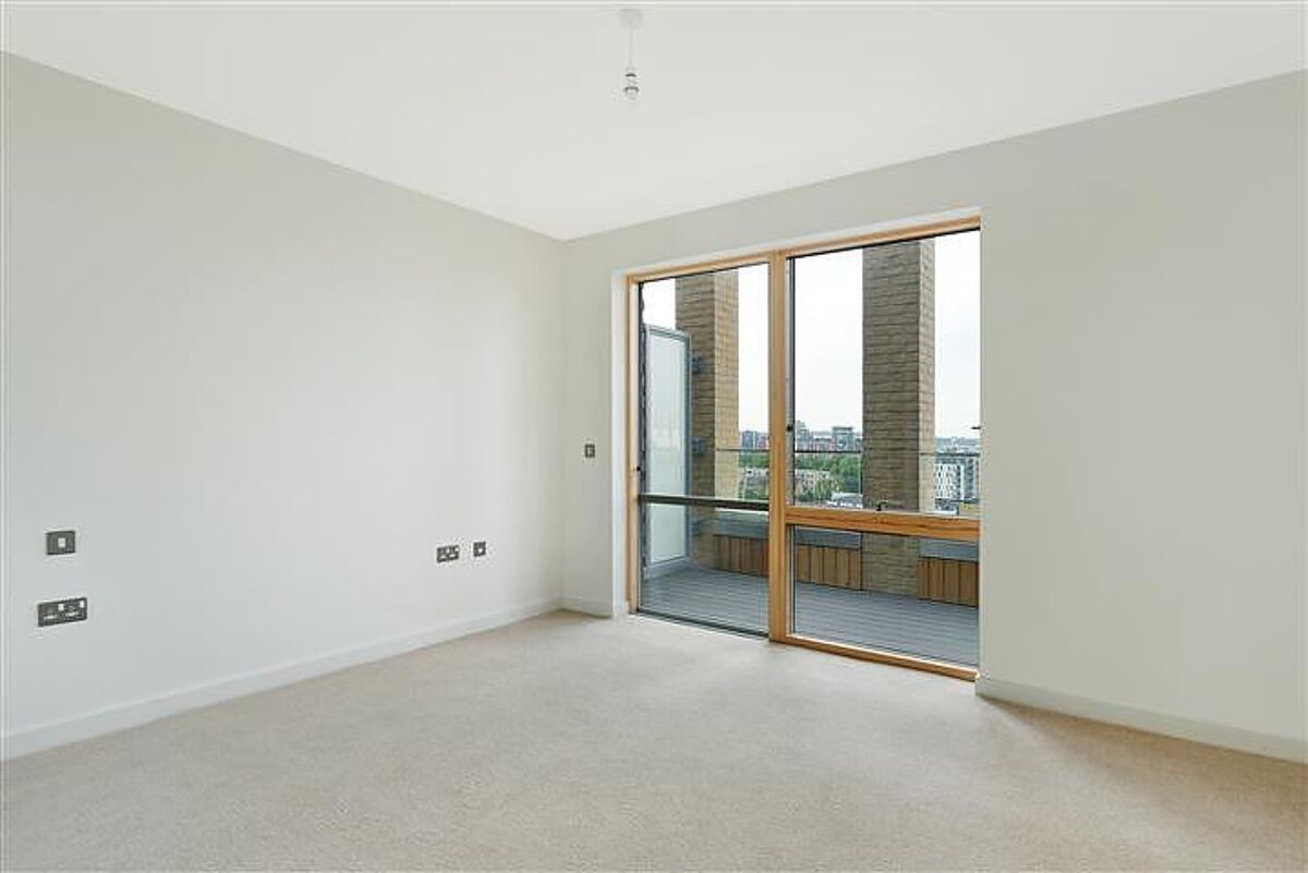 flat to rent in Eddington Court, Silvertown Square, Canning Town