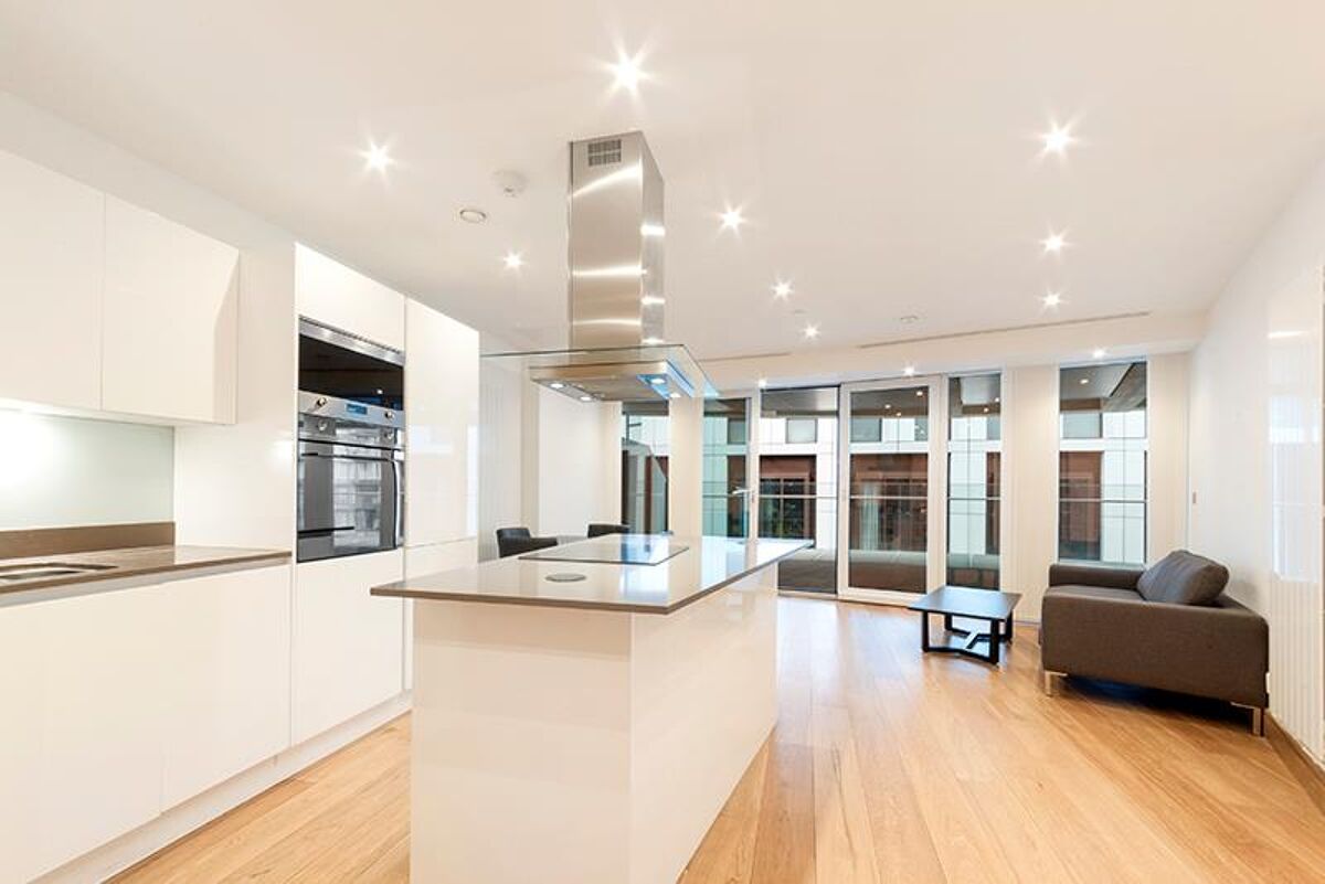 flat to rent in Arena Tower, 25 Crossharbour Plaza, London, E14