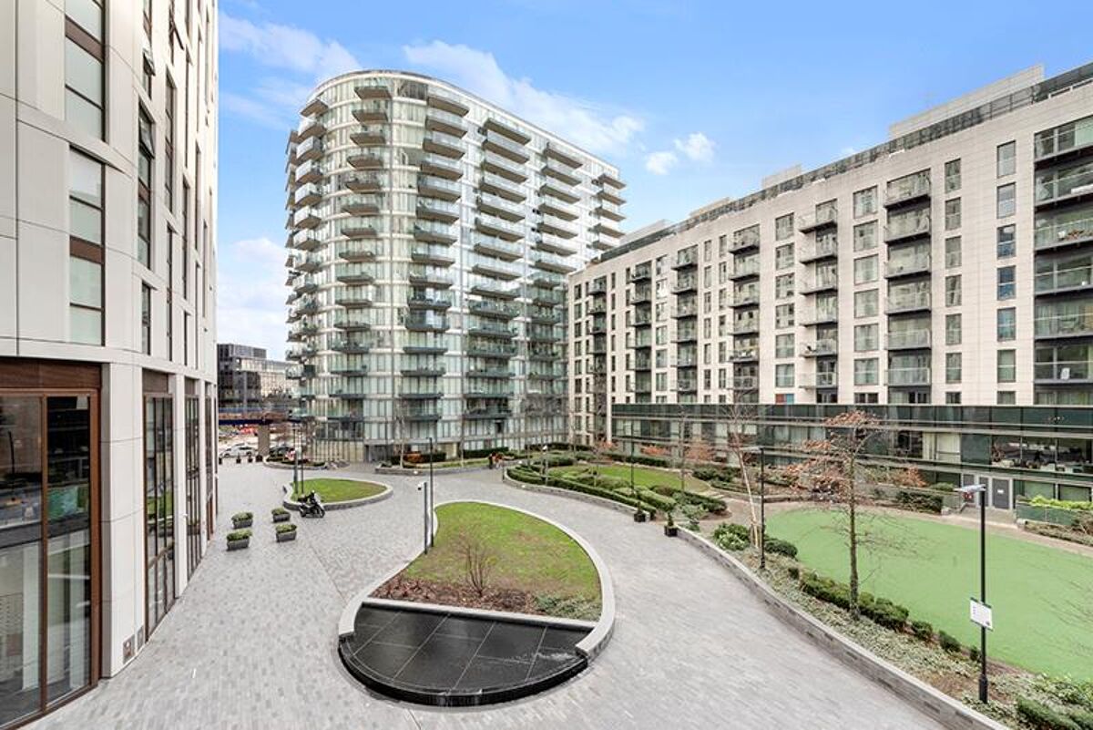 flat to rent in Arena Tower, 25 Crossharbour Plaza, London, E14