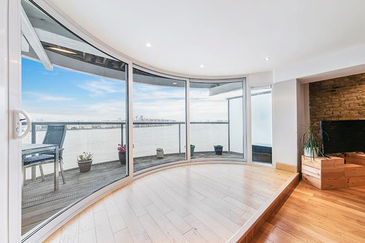 flat to rent in Roneo Wharf, Narrow Street, Limehouse, London, E14