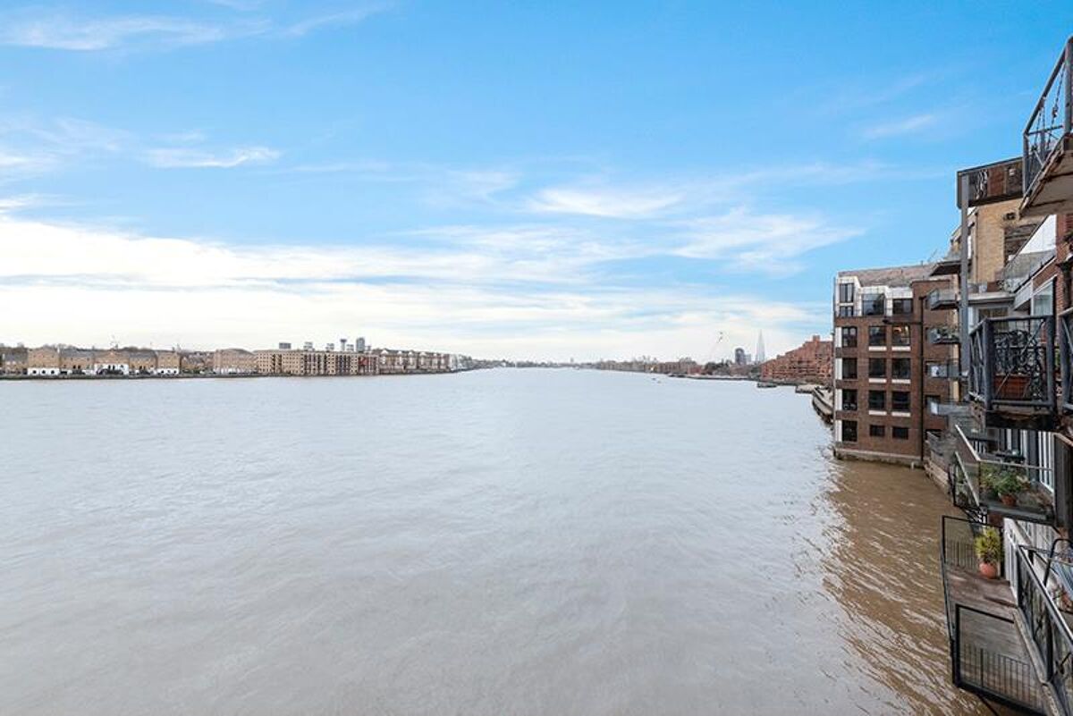 flat to rent in Roneo Wharf, Narrow Street, Limehouse, London, E14