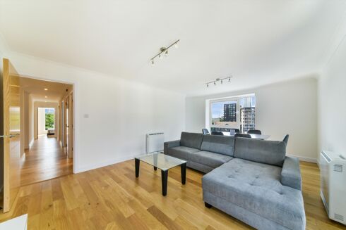 Picture of 3 bedroom flat for rent.