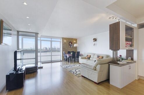 Picture of 2 bedroom flat for rent.