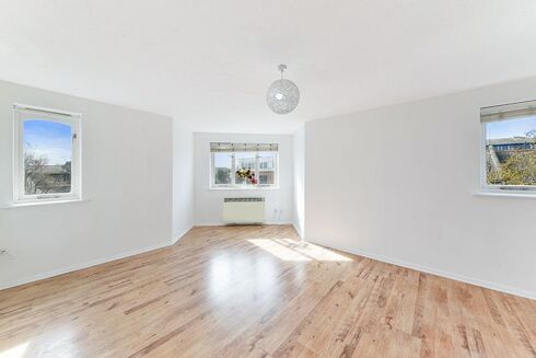 Picture of 2 bedroom flat for rent.