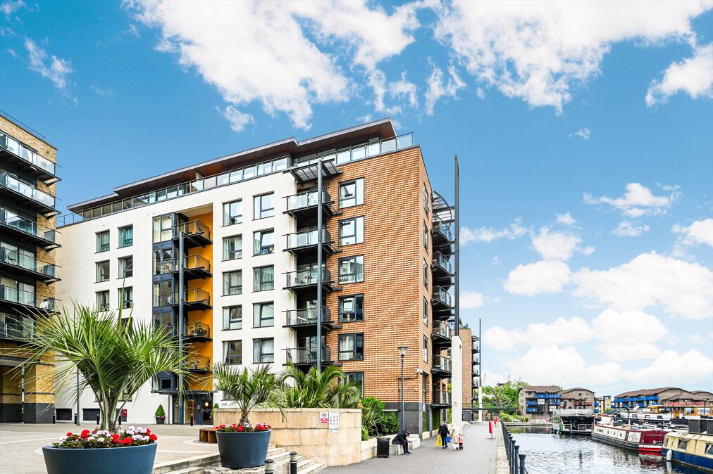 Image of Boardwalk Place, Nr Canary Wharf, London, E14