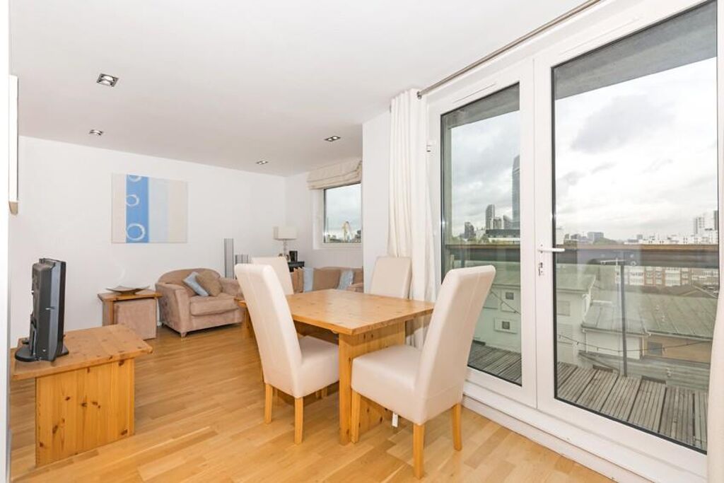 Image of City Tower, Limeharbour, Nr Canary Wharf, London, E14