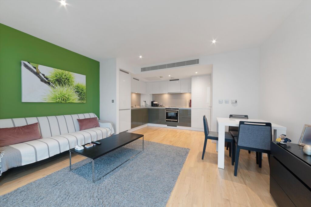 Image of Landmark East Tower, 24 Marsh Wall, Canary Wharf, London, E14