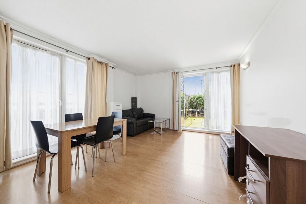 Image of Seacon Tower, Hutchings Street, London, E14.