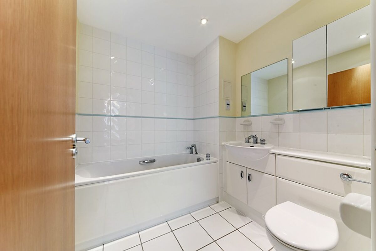 flat to rent in Basin Approach, Limehouse, London, E14 CWQ107525