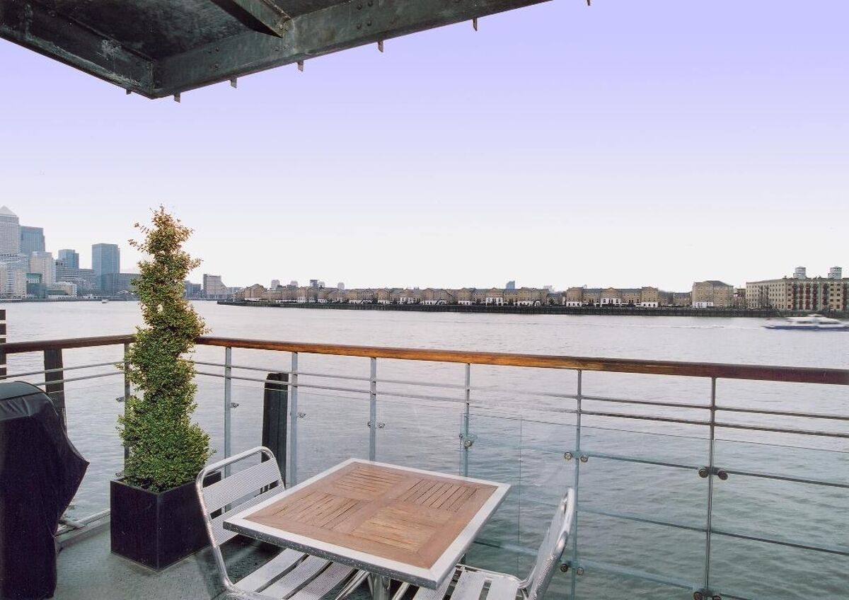 flat to rent in Phoenix Wharf, Narrow Street, Limehouse, London, E14