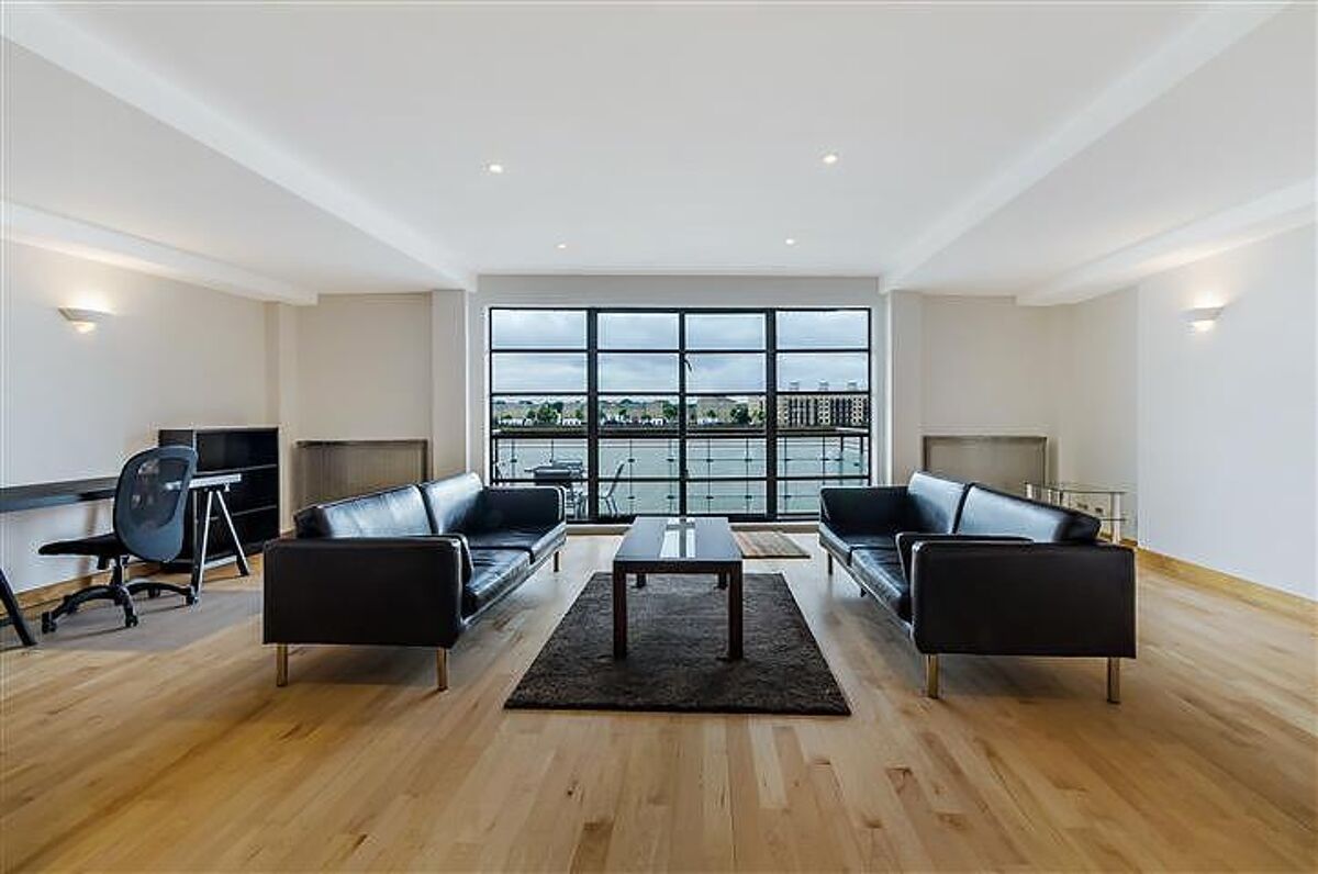 flat to rent in Phoenix Wharf, Narrow Street, Limehouse, London, E14