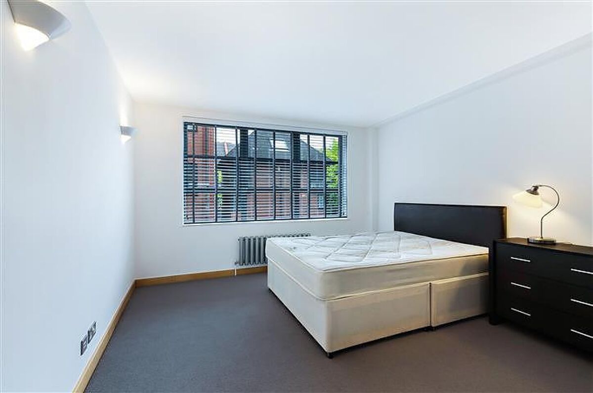 flat to rent in Phoenix Wharf, Narrow Street, Limehouse, London, E14