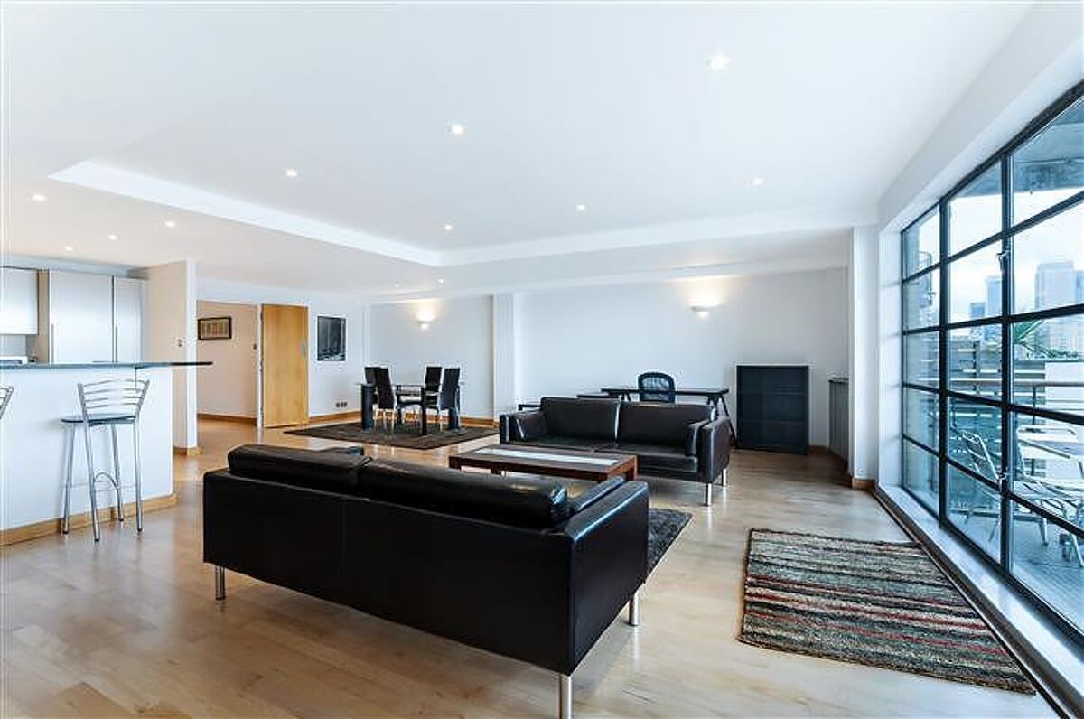 flat to rent in Phoenix Wharf, Narrow Street, Limehouse, London, E14