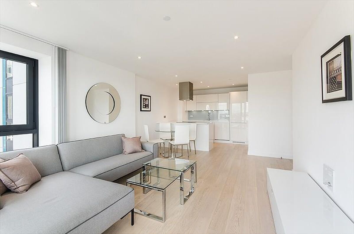 flat to rent in Horizons Tower, Yabsley Street, Nr Canary Wharf, London