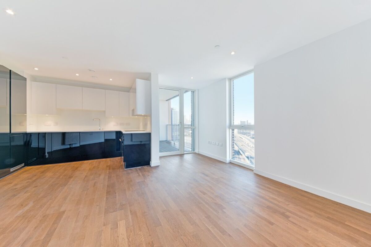 flat to rent in Discovery Tower, Terry Spinks Place, Canning Town