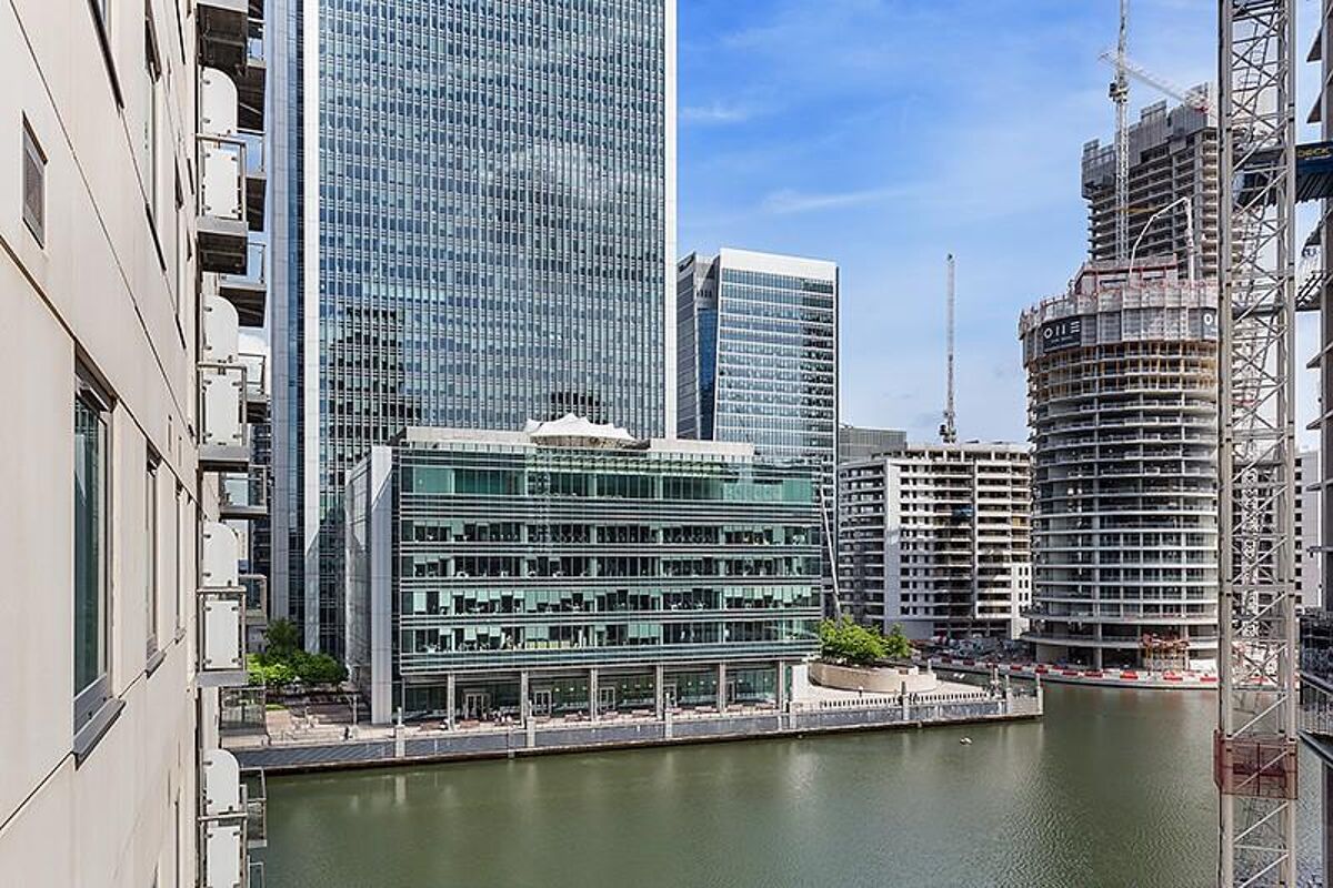 flat to rent in Discovery Dock Apartments East, South Quay Square, Nr