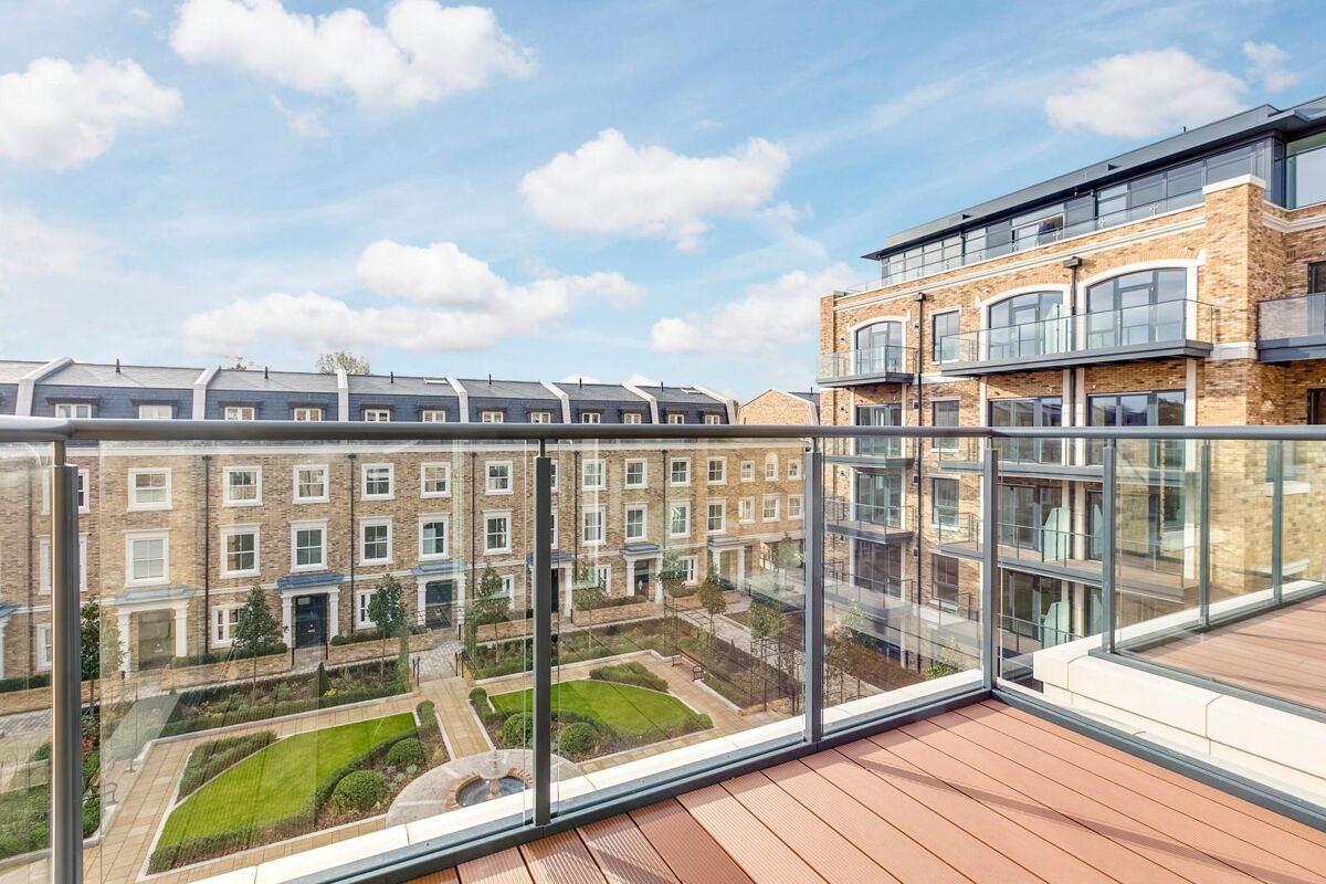 flat to rent in Renaissance Square, Palladian Gardens, Chiswick, London