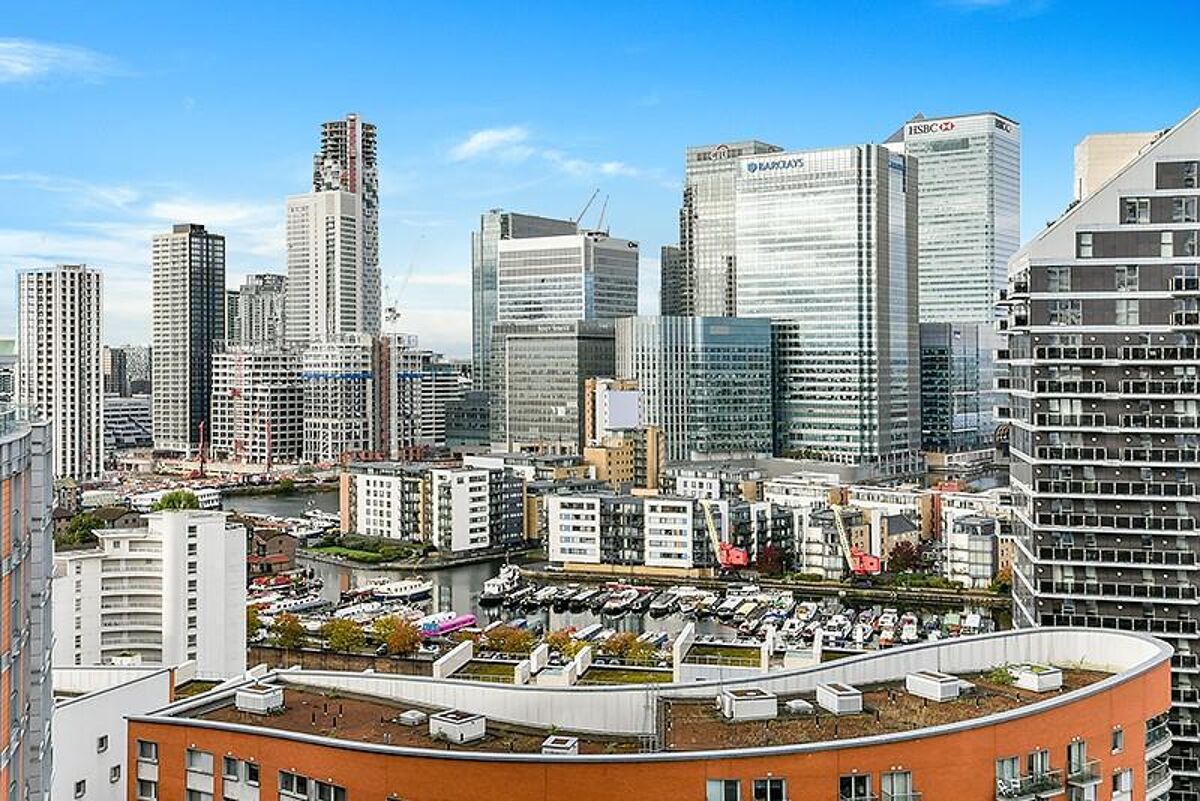 Flat to rent in Ontario Tower, Fairmont Avenue, Nr Canary Wharf, London