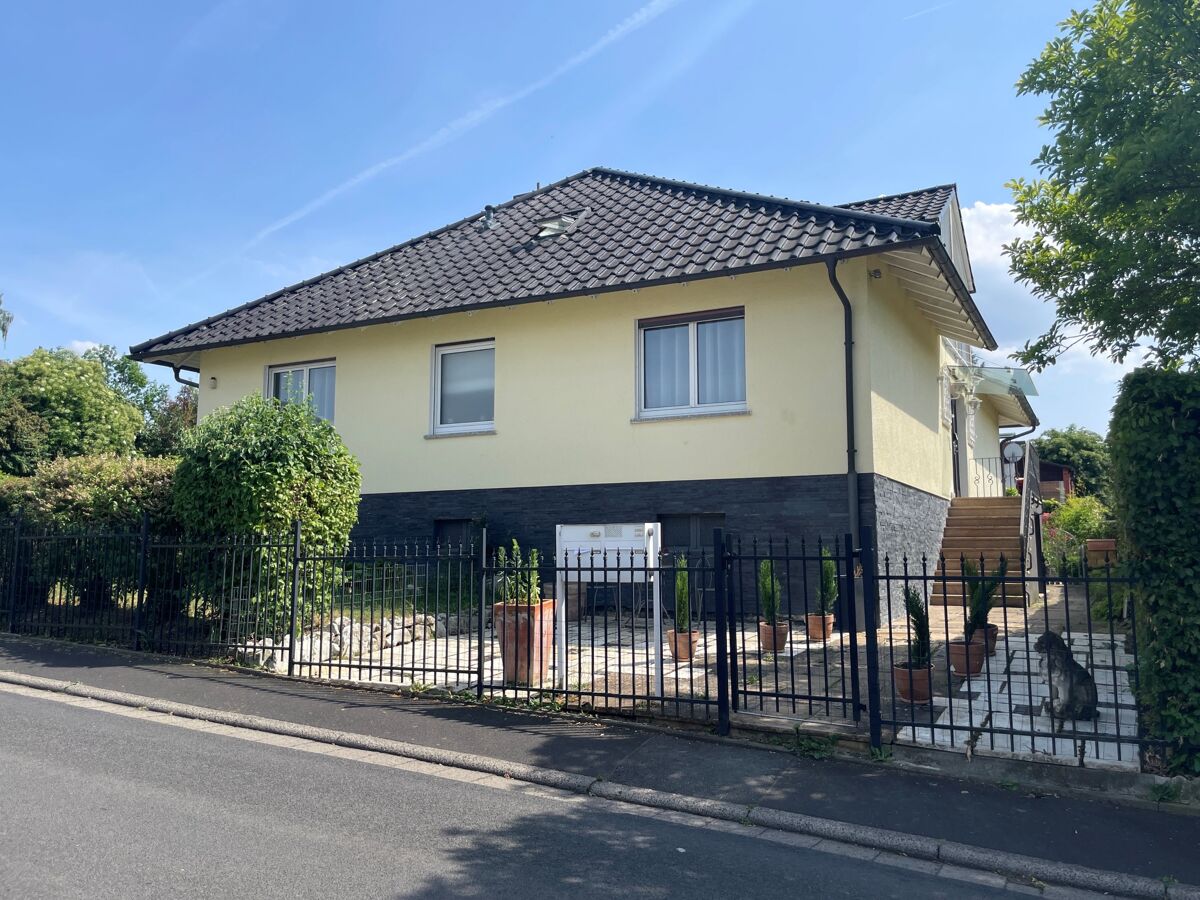 house for sale in Modernisiertes Einfamilienhaus auf Wunsch sofort