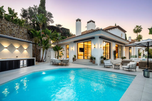 Picture of 5 bedroom villa for sale.