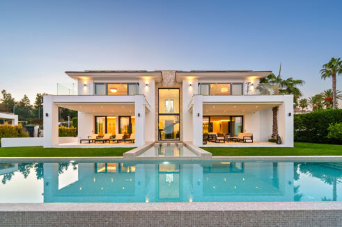 Picture of 6 bedroom villa for sale.