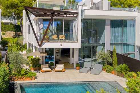 Picture of 3 bedroom villa for sale.