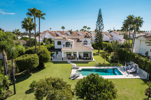 Picture of 6 bedroom villa for sale.