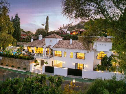 Picture of 5 bedroom villa for sale.