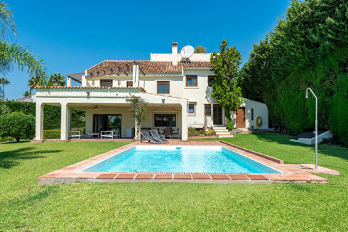 Picture of 4 bedroom villa for sale.