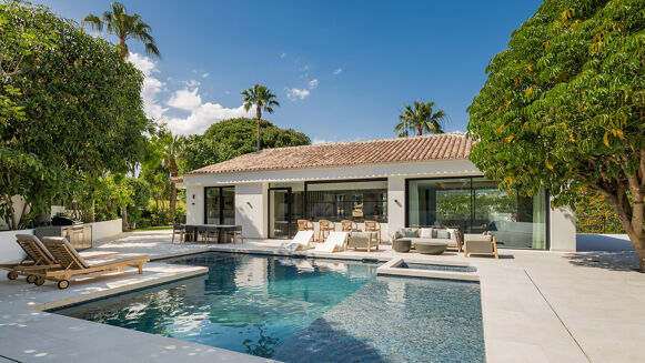 Picture of 4 bedroom villa for sale.