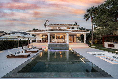 Picture of 5 bedroom villa for sale.