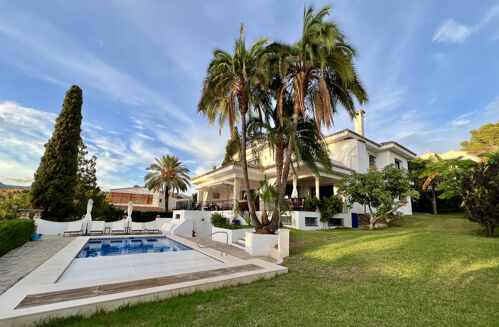 Picture of 5 bedroom villa for sale.