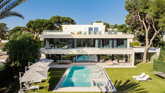 Picture of 6 bedroom villa for sale.