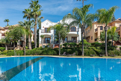 Picture of 6 bedroom villa for sale.