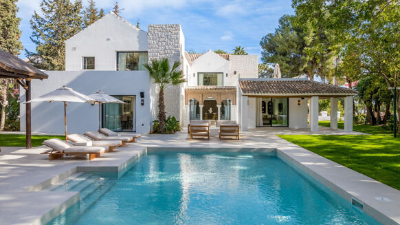 Picture of 5 bedroom villa for sale.