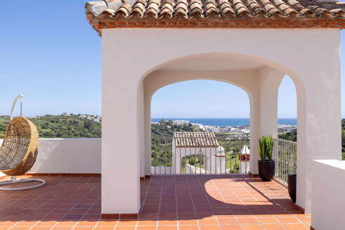 Picture of 3 bedroom town house for sale.