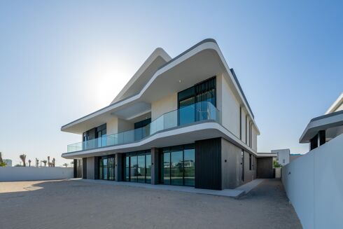 Picture of 6 bedroom villa for sale.