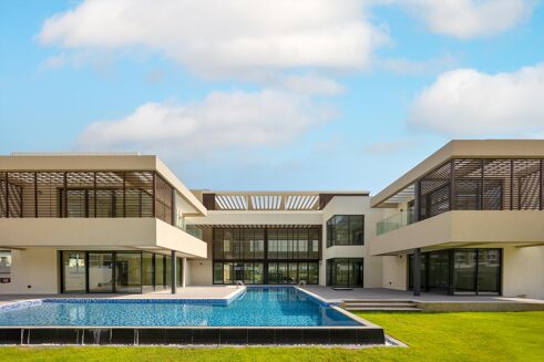 Picture of 7 bedroom villa for sale.